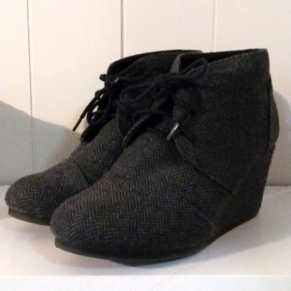 Grey Wedge Booties 🖤